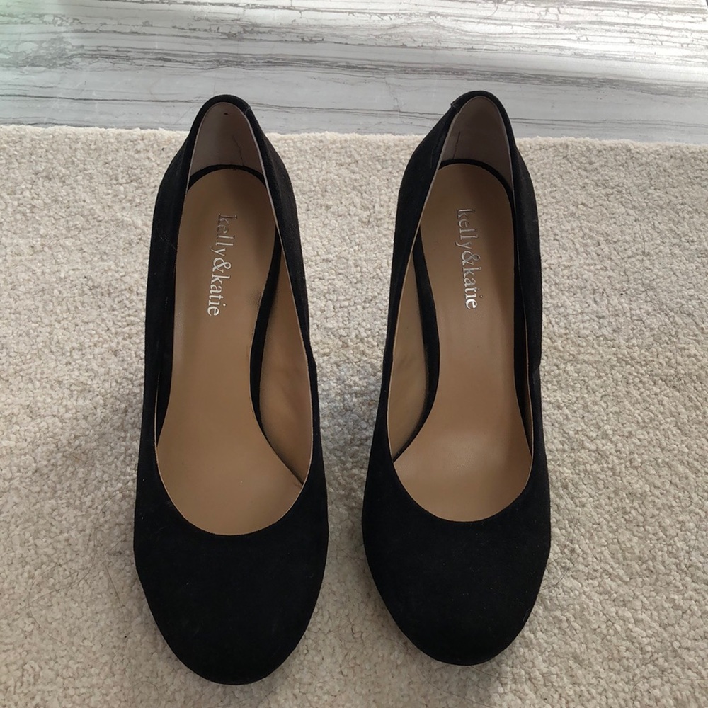 Suede black pumps UNWORN